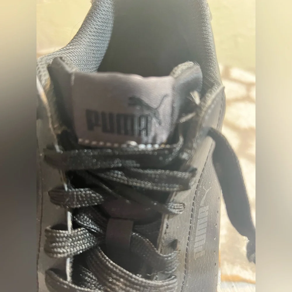 Puma Black Sneakers, classic women’s everyday sneaker. Pre-worn 2 times, great!